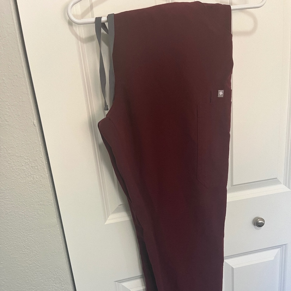 Figs - Burgundy - Size L - Straight Leg Scrub Pant with Stretchy Waistband